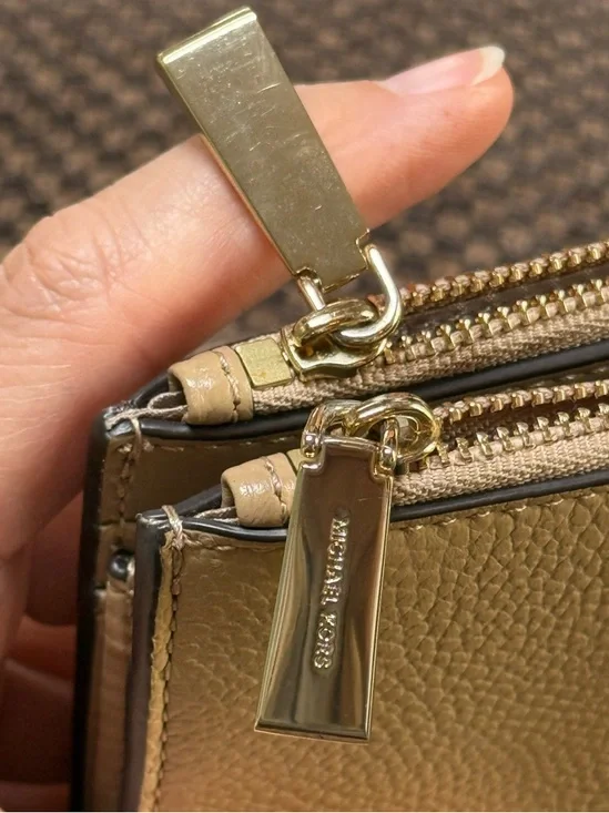 Michael Kors Jet Set Large Zip Clutch Wallet wristlet w/pebbled leather. - Picture 10 of 16